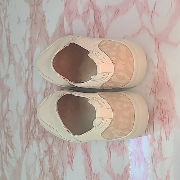 GUC Vionic Penelope Slip On Sneaker Cream Leather Suede Leopard Sz 5 - Picture 4 of 10